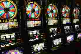 Mempertahankan Uang Pada Kasino - Bila Kamu terkini dalam pertaruhan kasino, Kamu bisa jadi dengan gampang merasa terintimidasi oleh lampu,